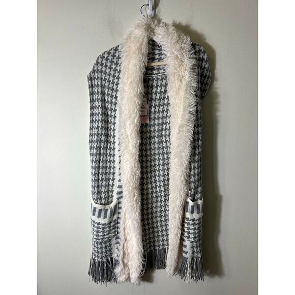 NWT Jessica Simpson Gray and White Knit Long Sweater Vest. One Size - Picture 1 of 3